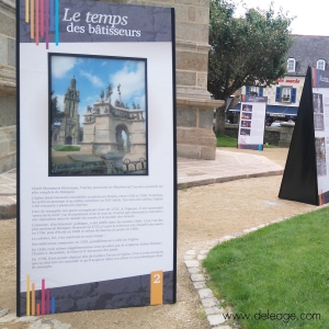 Exposition panneau pyramide vitrine
