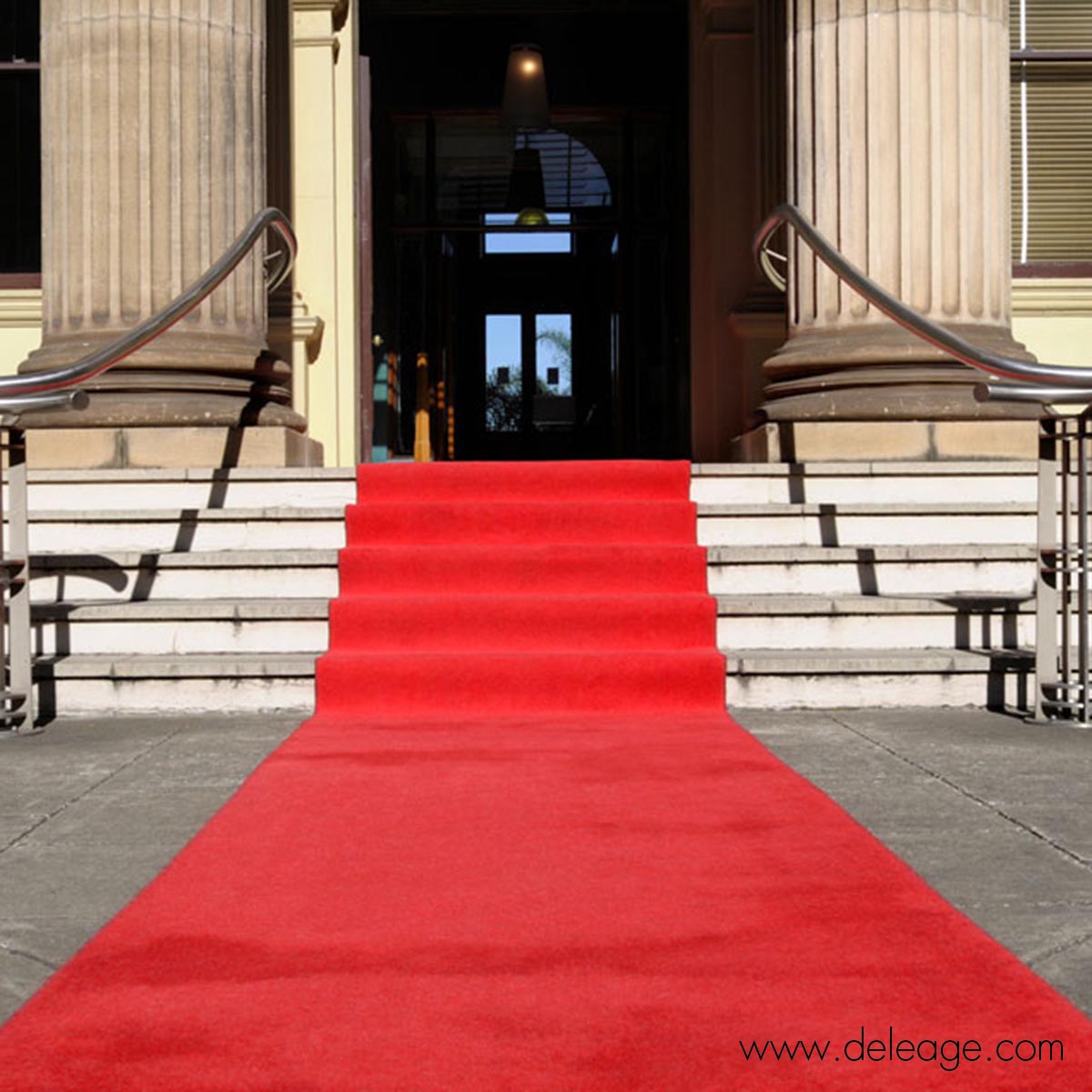 moquette-rouge-sur-escalier Moquette rouge sur escalier