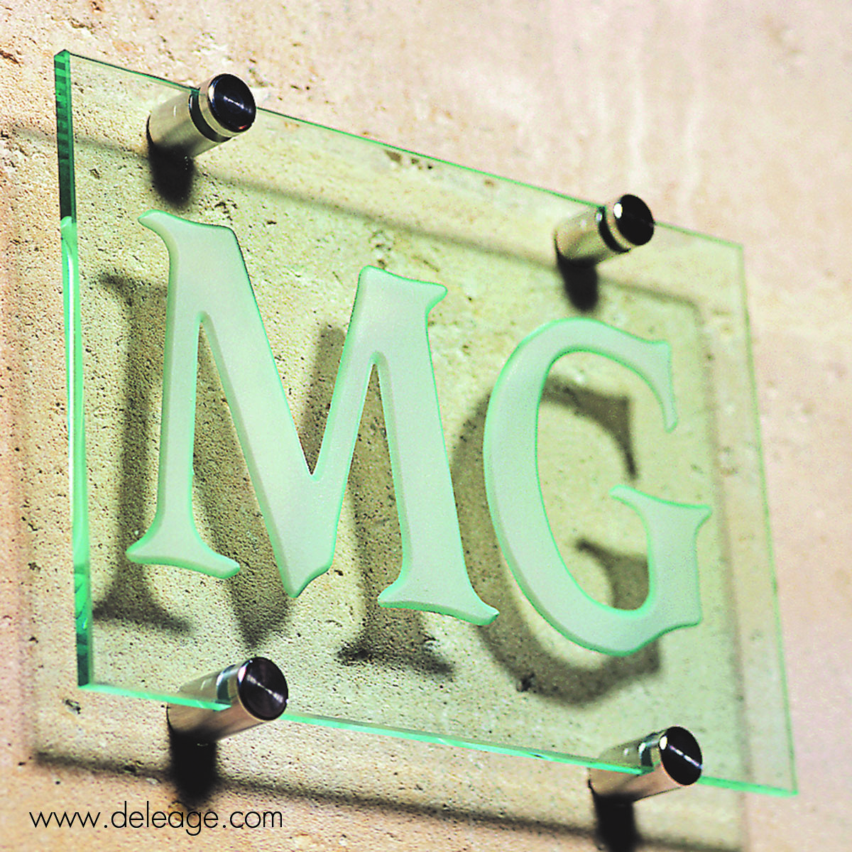 fixation-murale-plaque-signaletique Fixation murale plaque signalétique