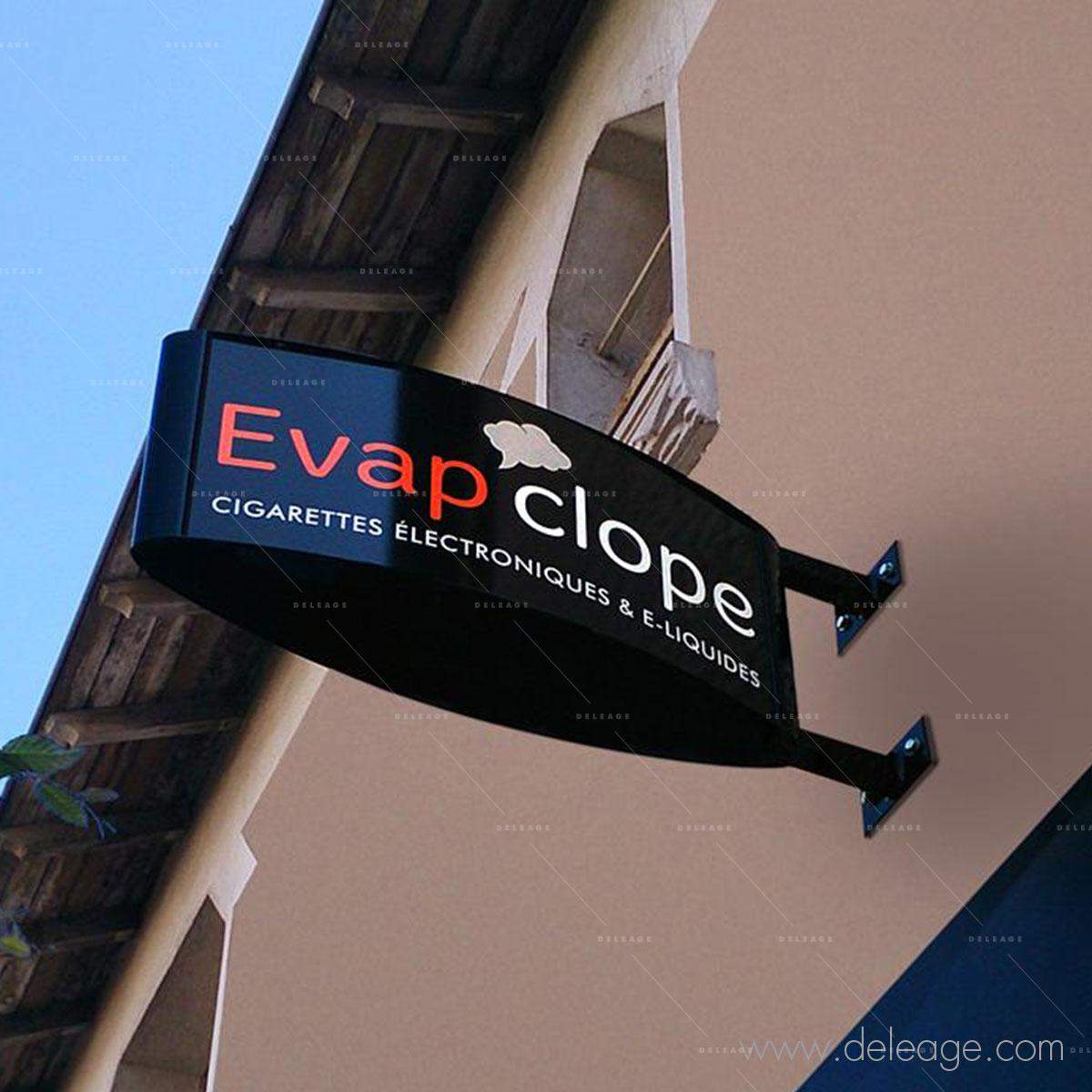 enseigne-drapeau-double-face-galbe Enseigne drapeau double face galbe — Enseigne drapeau CAISSON LUMINEUX galbé