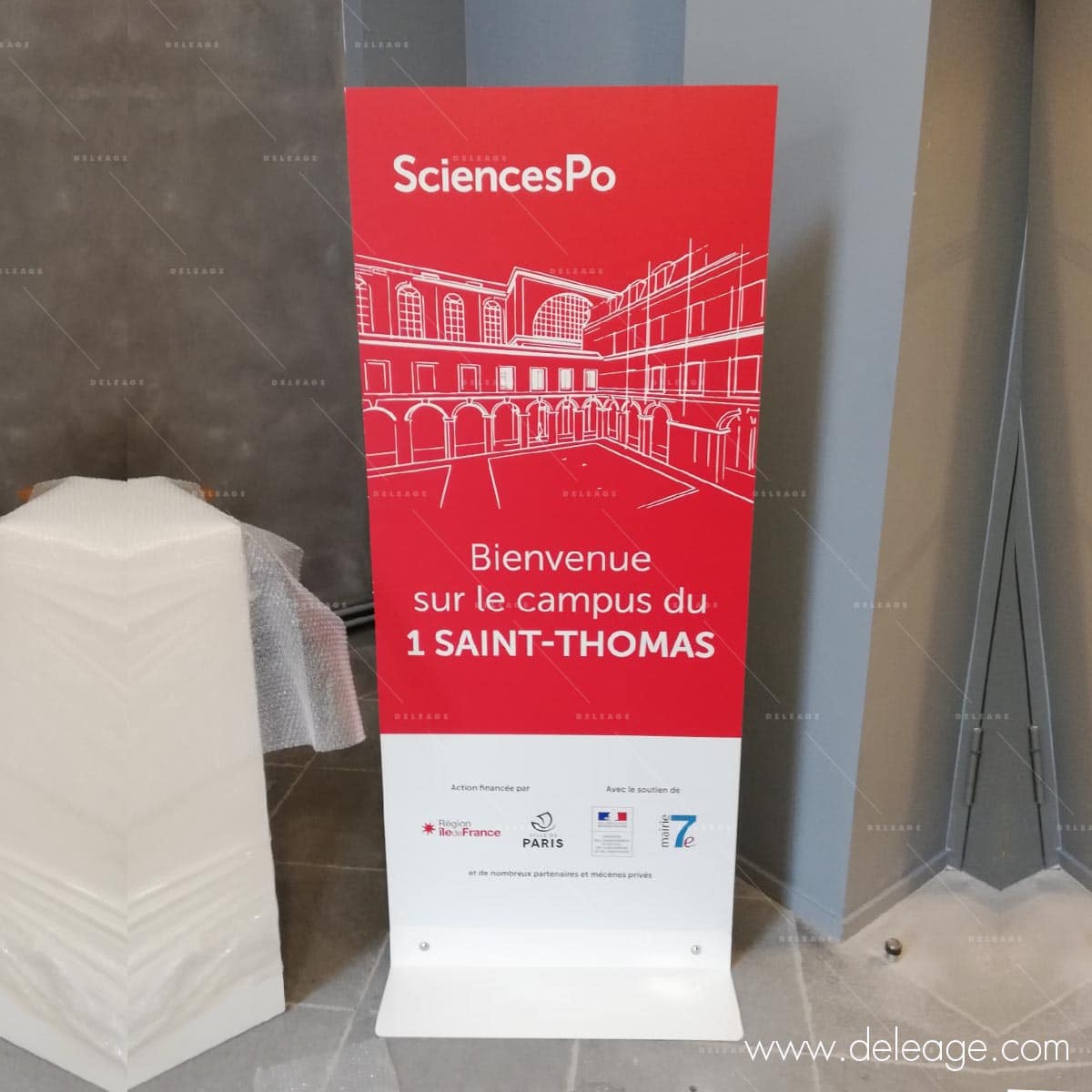 exposition-panneau-autoportant-exterieur-sur-embase-4 Exposition panneau autoportant extérieur sur embase — EMBASE L 750 mm Intérieur (vue 4)