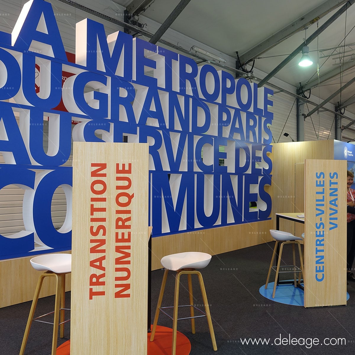 lettre-polystyrene-comptoir-sur-mesure-1 Lettre polystyrène comptoir sur mesure — Borne d'accueil designGAMME T3 double face
