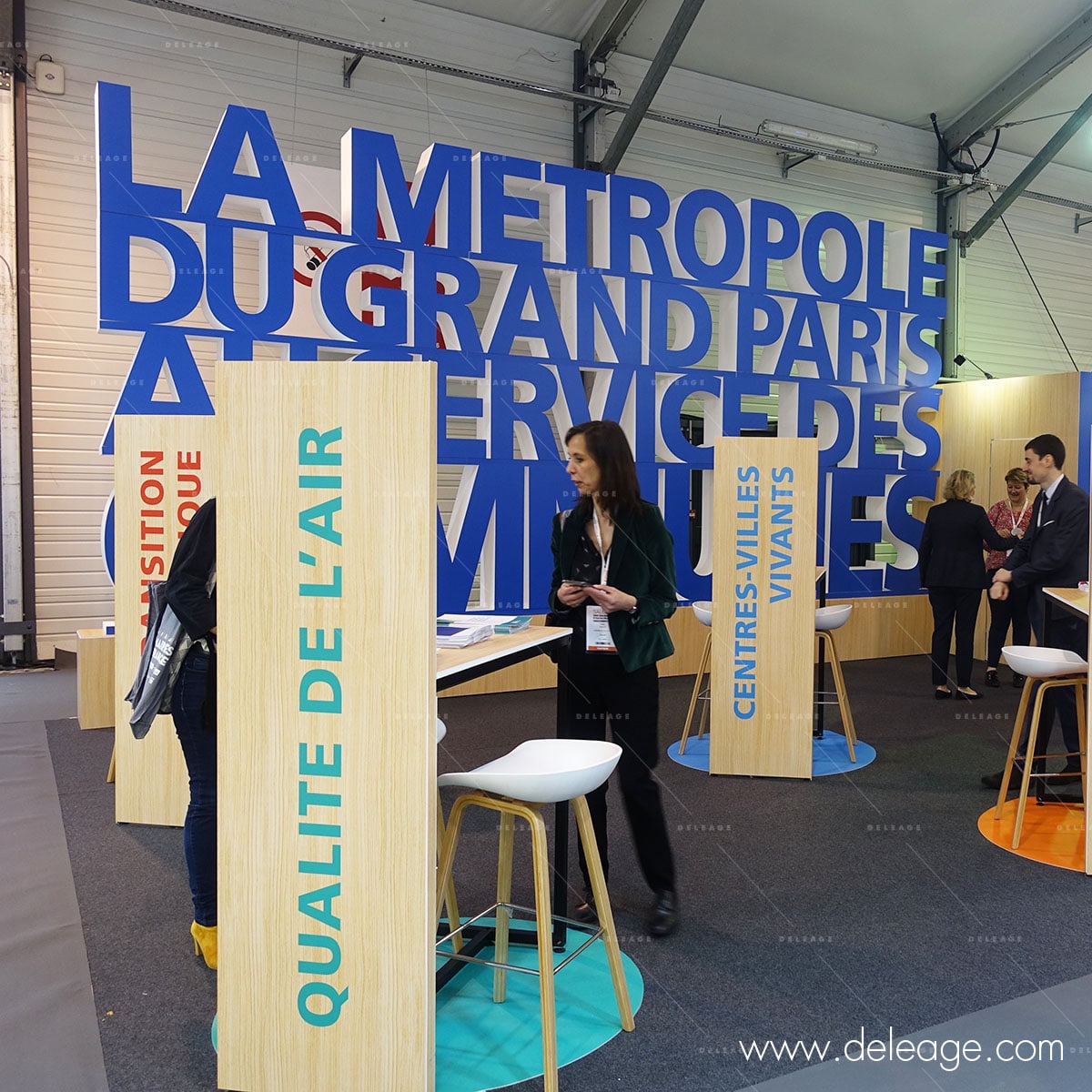 lettre-polystyrene-comptoir-sur-mesure-2 Lettre polystyrène comptoir sur mesure — Borne d'accueil designGAMME T3 double face (vue 2)