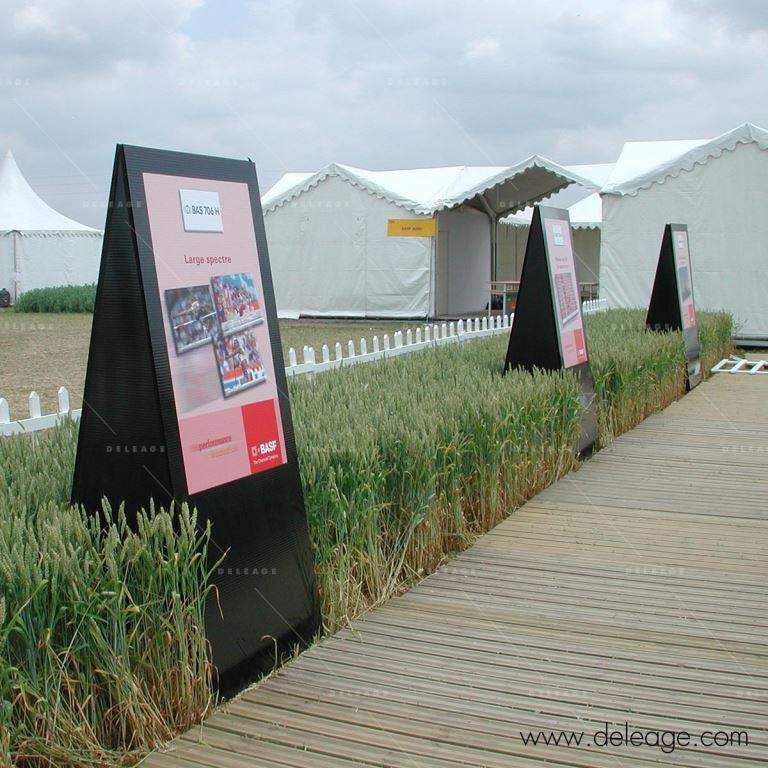 panneau-dexposition-exterieur-totem-autoportant-1-3.jpg Panneau d'exposition extérieur totem autoportant — Exposition extérieure PYRAMIDE ZIG ZAG M (vue 3)