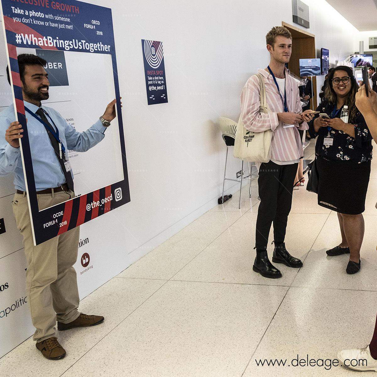 OECD Forum 2018: Talk Together Panneau passe tête — Cadre PASSE TETE photobooth