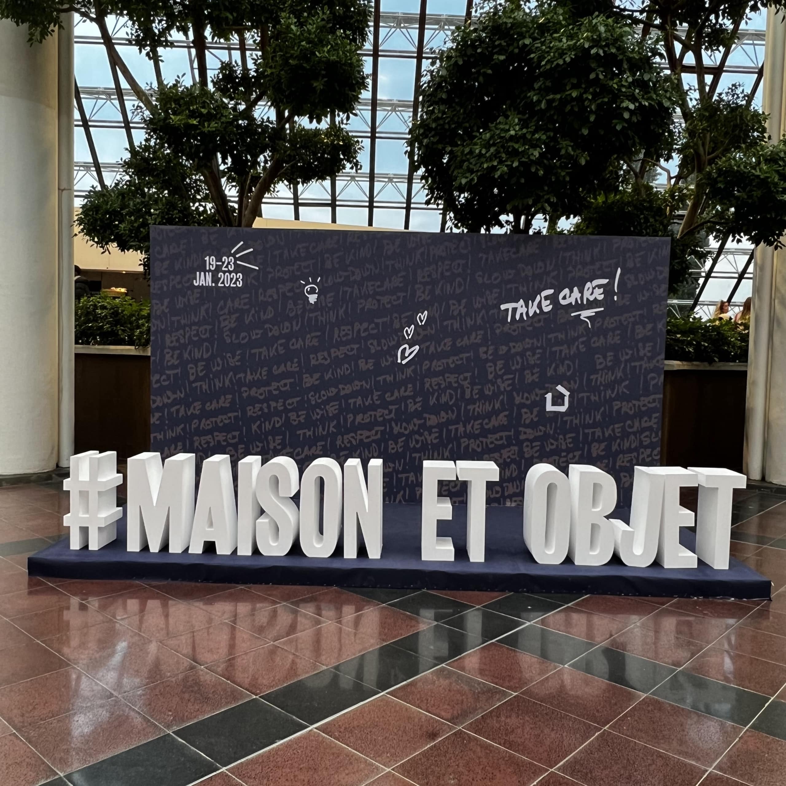 photocall-3D-avec-lettres-polystyrene Photocall 3D avec lettres polystyrène — Photocall MUR TÉLESCOPIQUE bâche