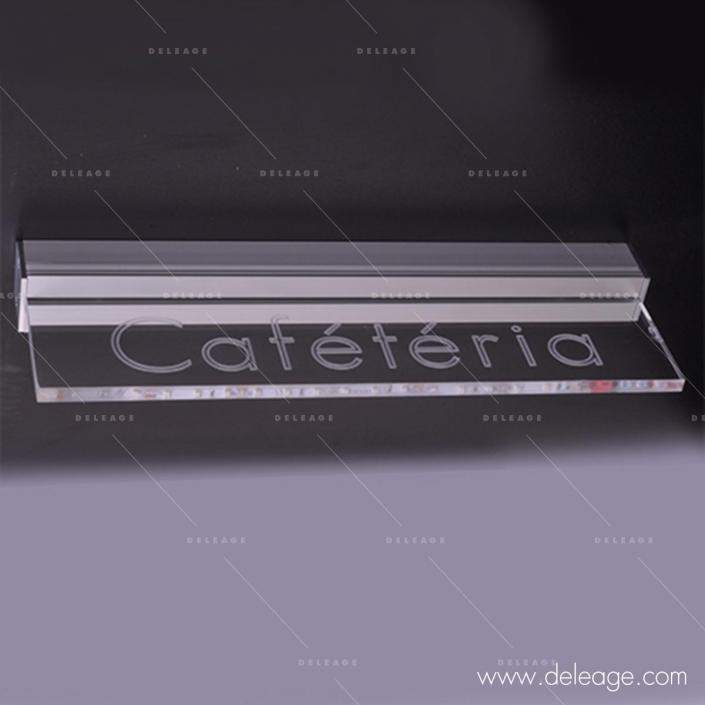 plaque-plexi-tangentiel-20 Plaque plexi tangentiel — Eclairage plexiglass LED PLAQUE PLEXI LUMINEUSE fixation murale/suspendue (vue 20)