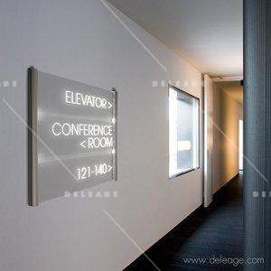 Plaque plexi tangentiel — Eclairage tangentiel PLAQUE PLEXI LUMINEUSE fixation murale (vue 2)