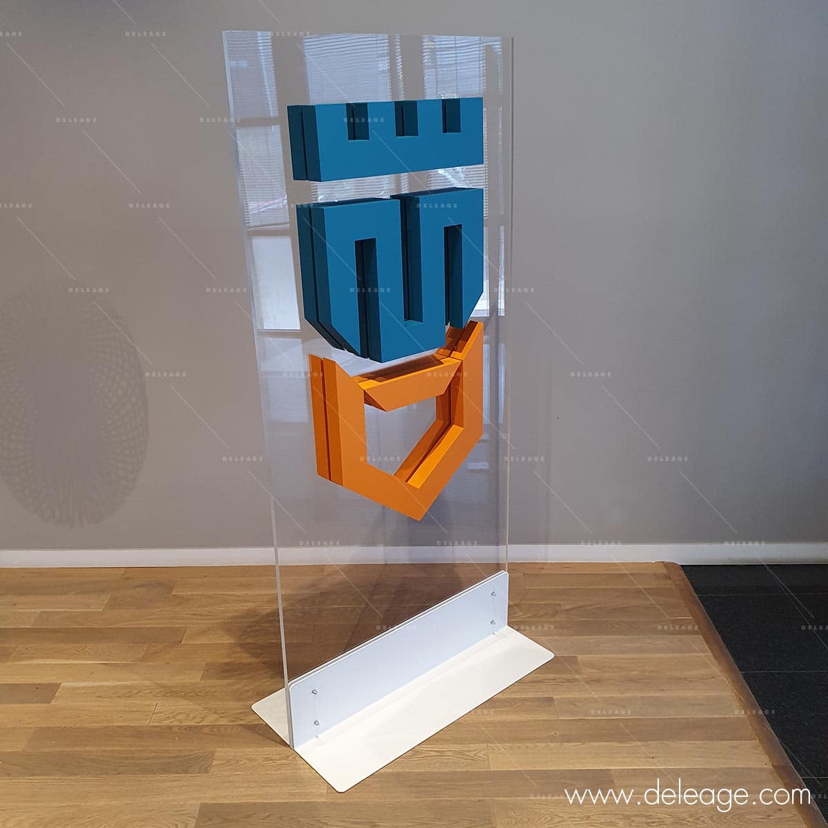 totem-plexi-avec-polystyrene-1 Totem plexi avec polystyrène — EMBASE L 750 mm Intérieur