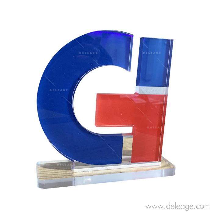 trophee-plexi-sur-mesure-6-3.jpg Trophee plexi sur mesure (vue 3)