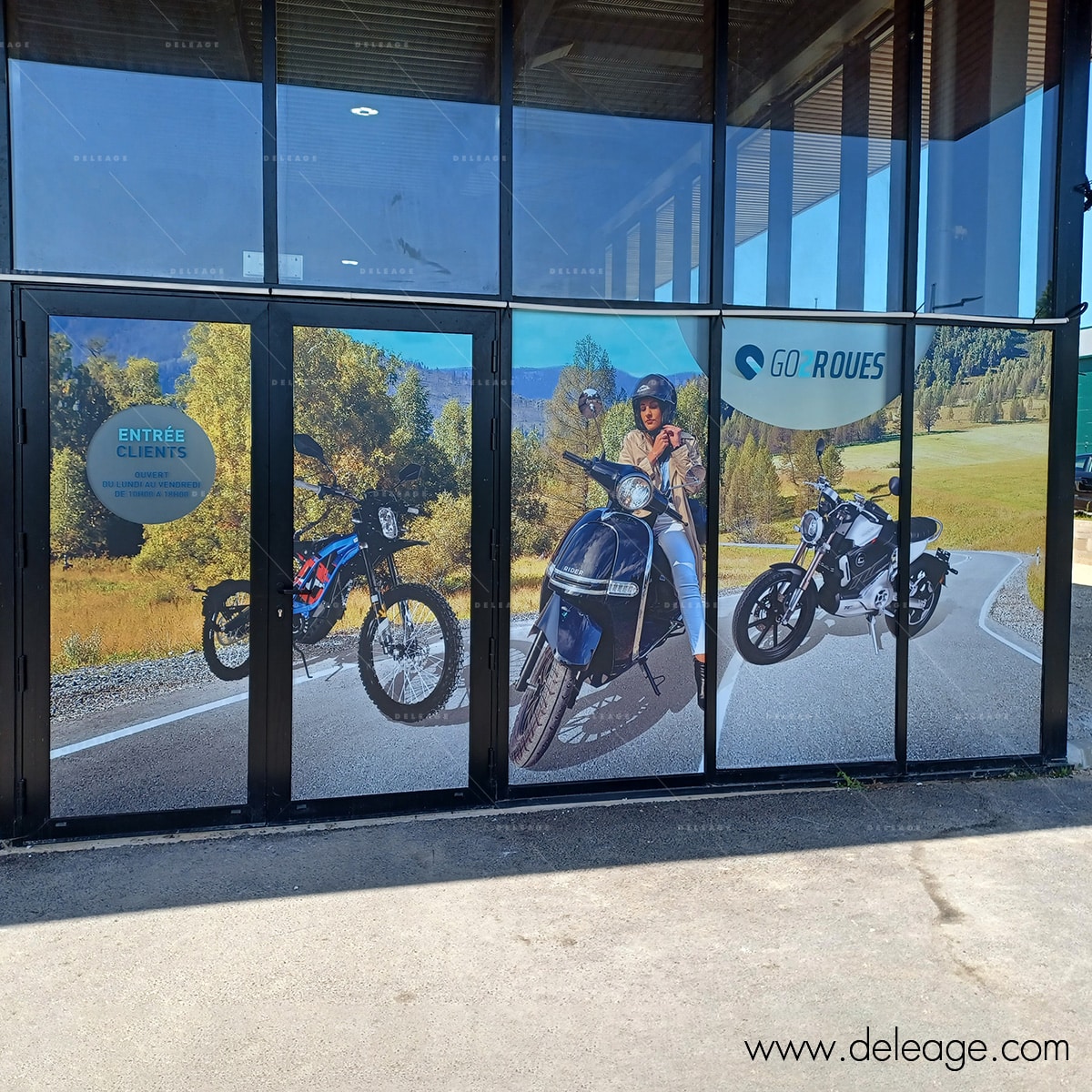 vitrauphanie-signaletique-accueil-show-room Vitrauphanie signalétique accueil show room — Impression vinyle MICRO-PERFORE one way