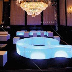 Location mobilier lumineux snake — Location BANQUETTE CANAPE SOLID