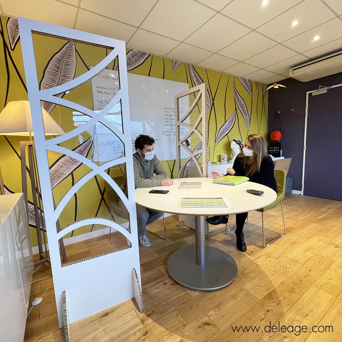totem-carton-deco-transparent-7 Mobilier en carton CLOISON SÉPARATRICE Claustra