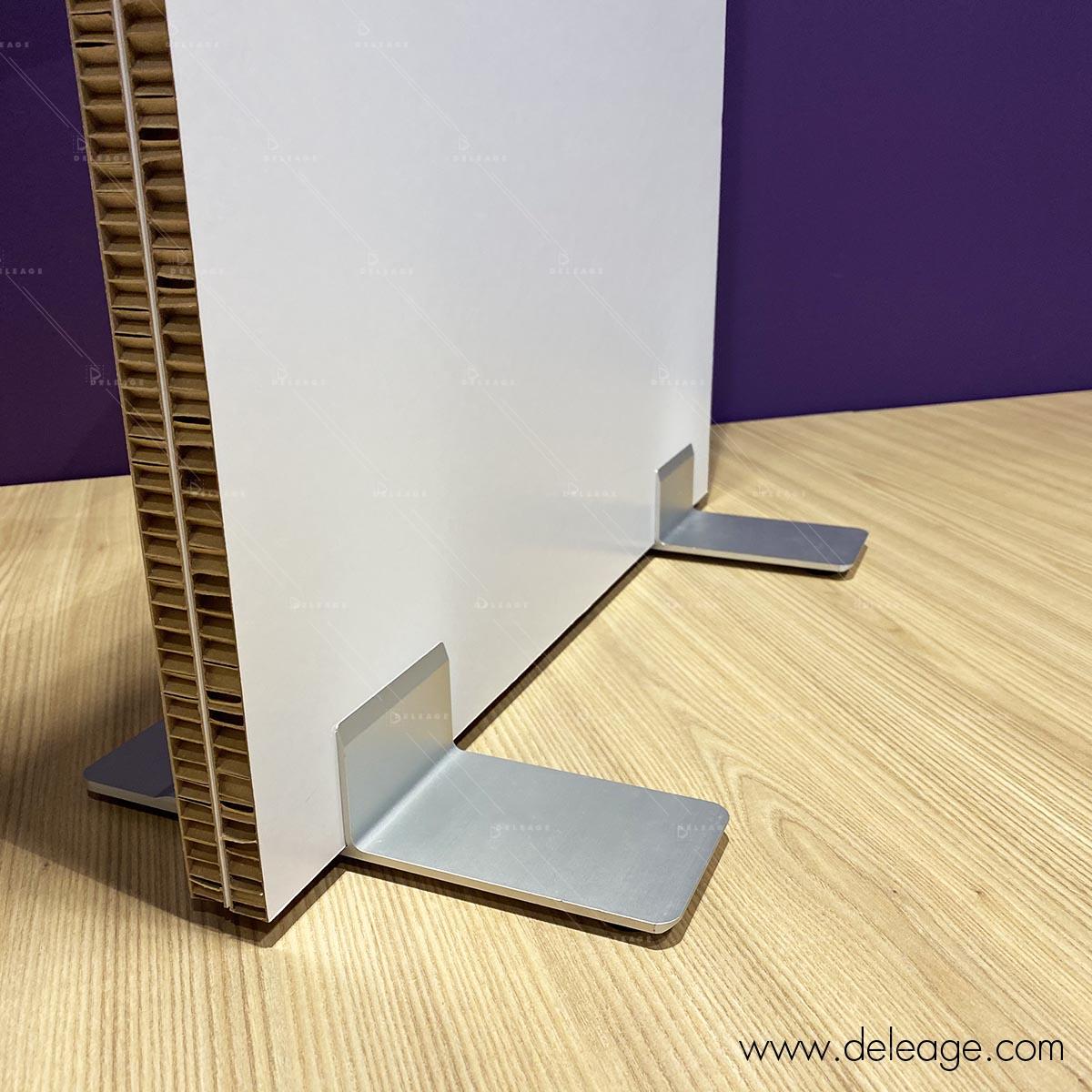 totem-carton-deco-transparent-pieds-aluminium-3 Mobilier en carton CLOISON SÉPARATRICE Claustra