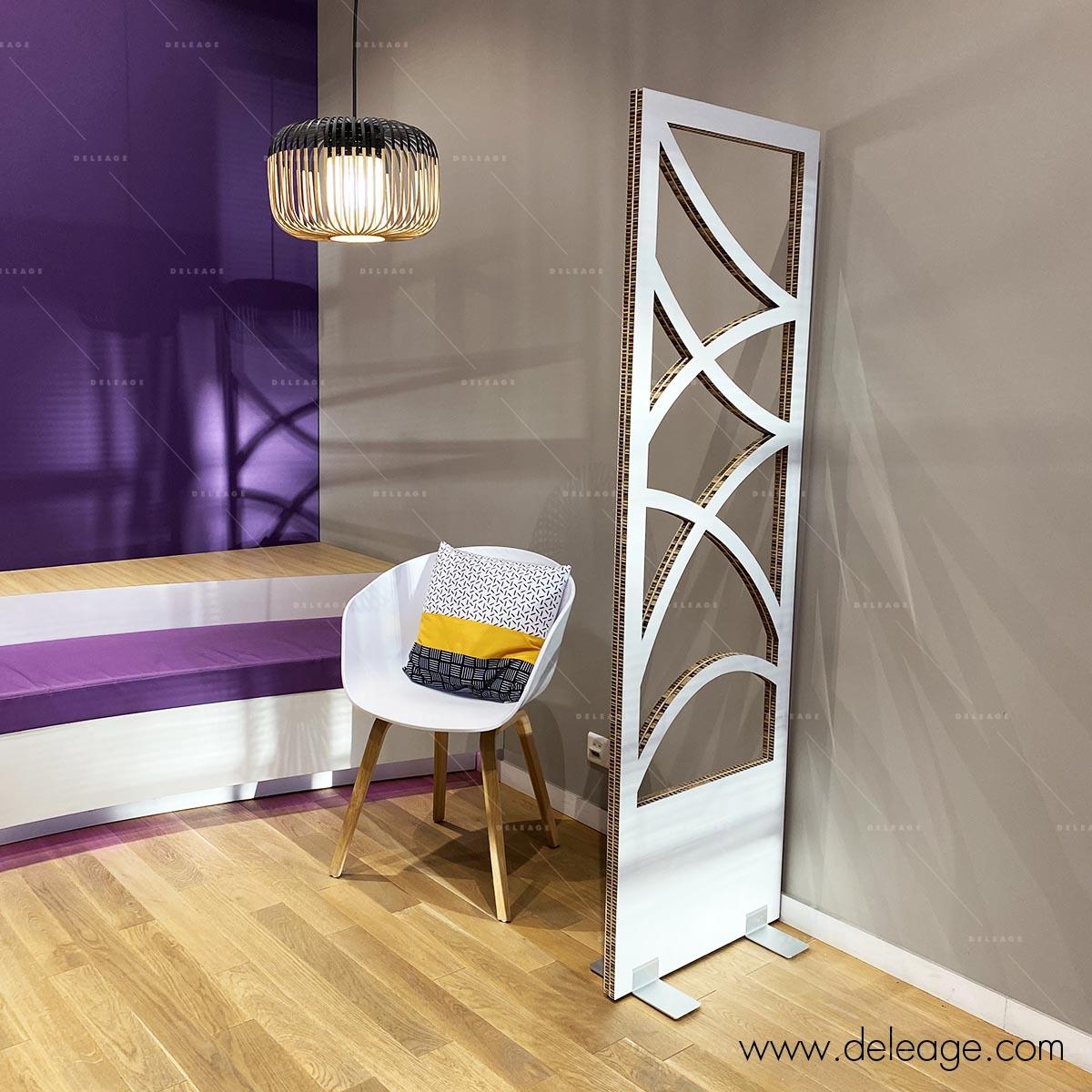 totem-carton-déco-transparent-pieds-aluminium-4 Mobilier en carton CLOISON SÉPARATRICE Claustra