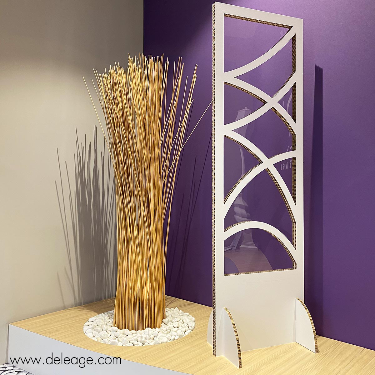 totem-carton-deco-transparent-pieds-carton-1 Mobilier en carton CLOISON SÉPARATRICE Claustra