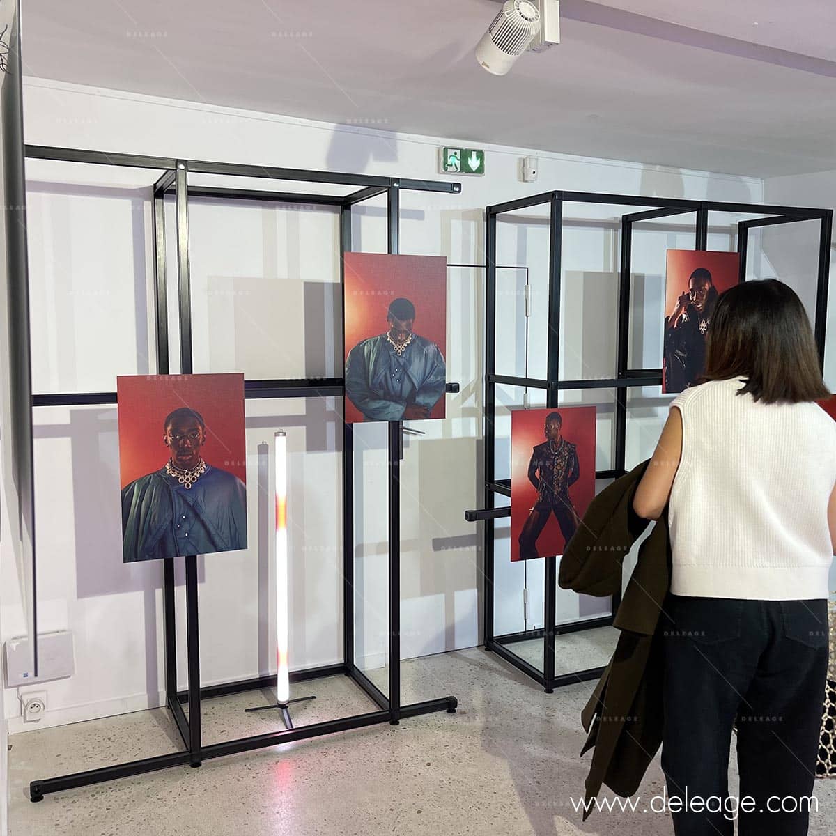 structure-autoportante-pour-exposition Structure autoportante pour exposition — Profilé alu GAMME T3 DECO noir droit