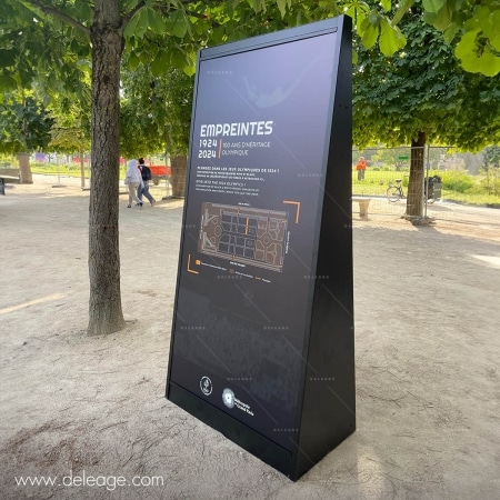 Totem pyramide Deleage EN aluminium — Totem extérieur PYRAMIDE RENFORCEE M