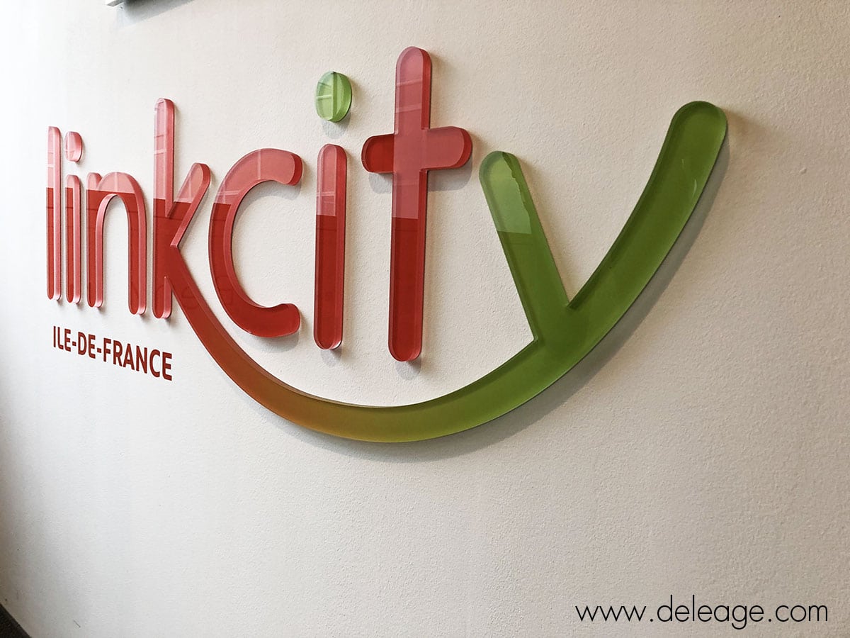 logo-plexi-relief Logo plexi relief — Décorez et aménagez vos bureaux