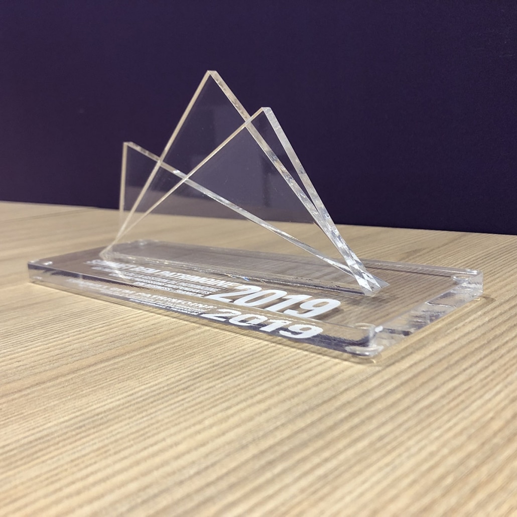 trophee-plexi-personnalisé Trophee plexi personnalisé — Impression tous supports : guide complet