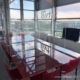 Protection table plexiglass — Protections plexiglas installées dans les bureaux de TV78 (vue 7)