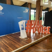 Fond de scène et logo polystyrène — SIGNALETIQUE SPECIALE Elections départementales 2021 (vue 2)