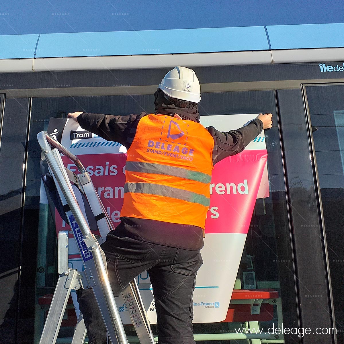 sticker-rame-tram-ratp-2 Sticker rame tram ratp — Sobriété hydrique et engagements responsables (vue 2)