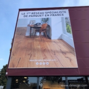 Bâche sur cadre isermatic — LA BACHE DE FACADE fait sa rentrée avec DELEAGE pour DECO+ PARQUET !
