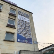 Bâche grand format sur facade — Un CADRE MONUMENTAL sur la façade de l’hôpital privé de PARLY 2