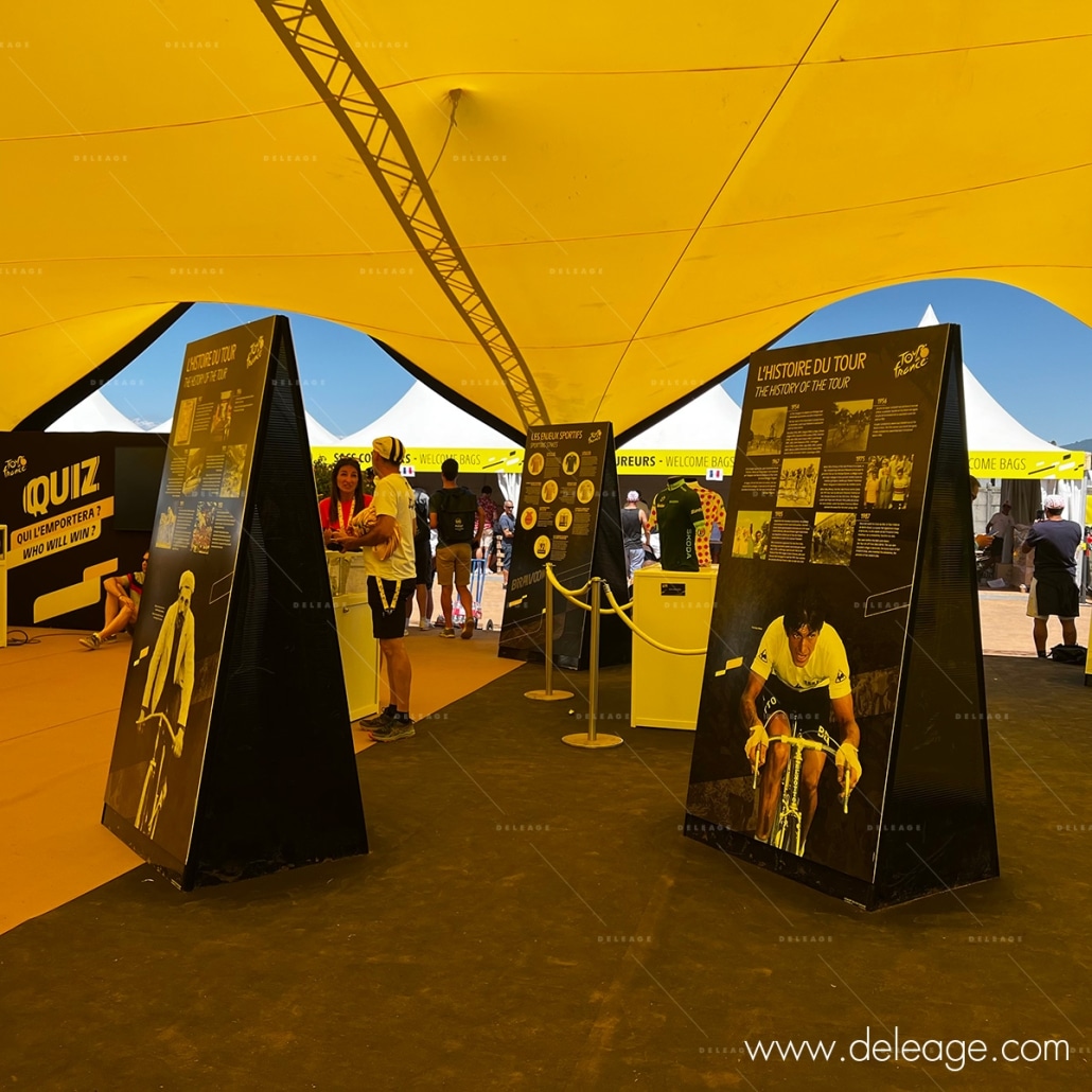 totems-expo-exterieure Totems expo extérieure — EXPOSITION TOUR DE FRANCE : les PYRAMIDES DELEAGE sur L’ETAPE DU TOUR .