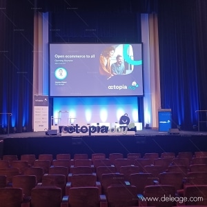 Logo EN volume sur estrade — PHOTOCALL et LOGO en lévitation 3D pour l’Octopia Day