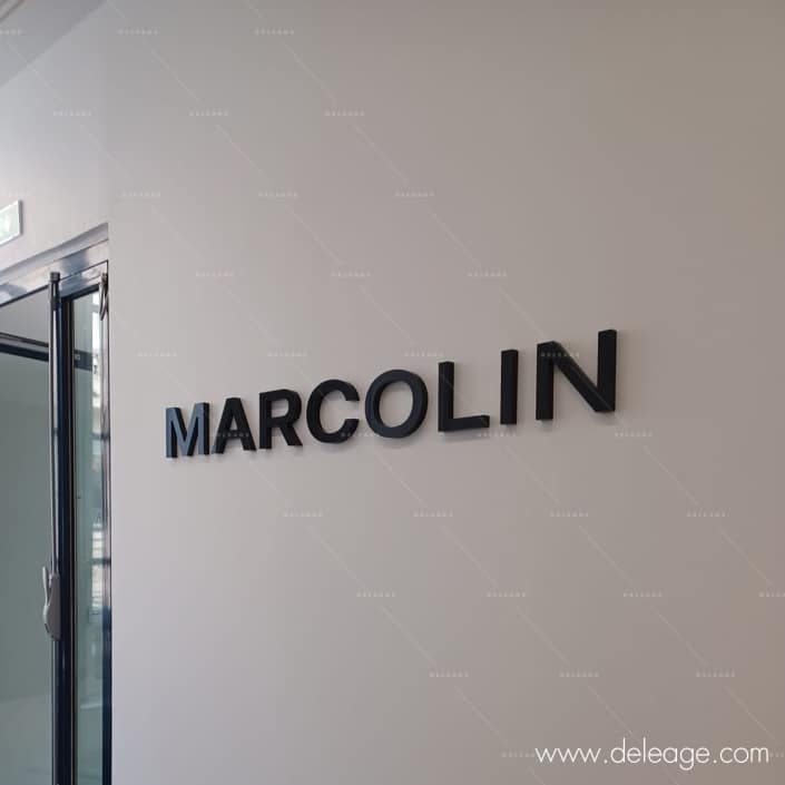 logo-plexi-mural-en-relief Logo plexi mural EN relief — Un LOGO MURAL chic et luxueux pour MARCOLIN