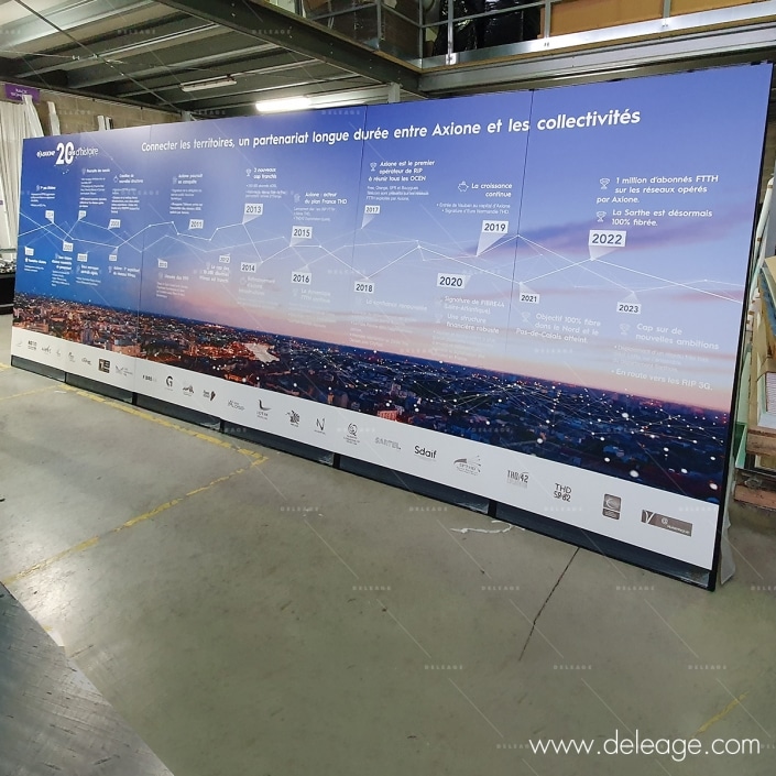 fresque-sur-totems-lestes-pour-l’exterieur Fresque sur totems lestes pour lexterieur — STANDS et TOURS ultra design pour le forum de la SNCF