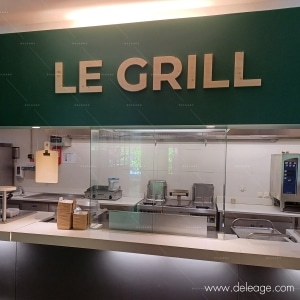 Texte bois grill Restaurant — Spécial SIGNALETIQUE RIE : La tendance éco-responsable et durable