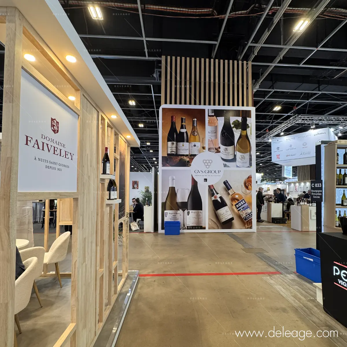 1-signaletique-evenementielle-salon-wines-paris-2026-vue-allee 1 signalétique événementielle salon wines paris 2026 vue allee