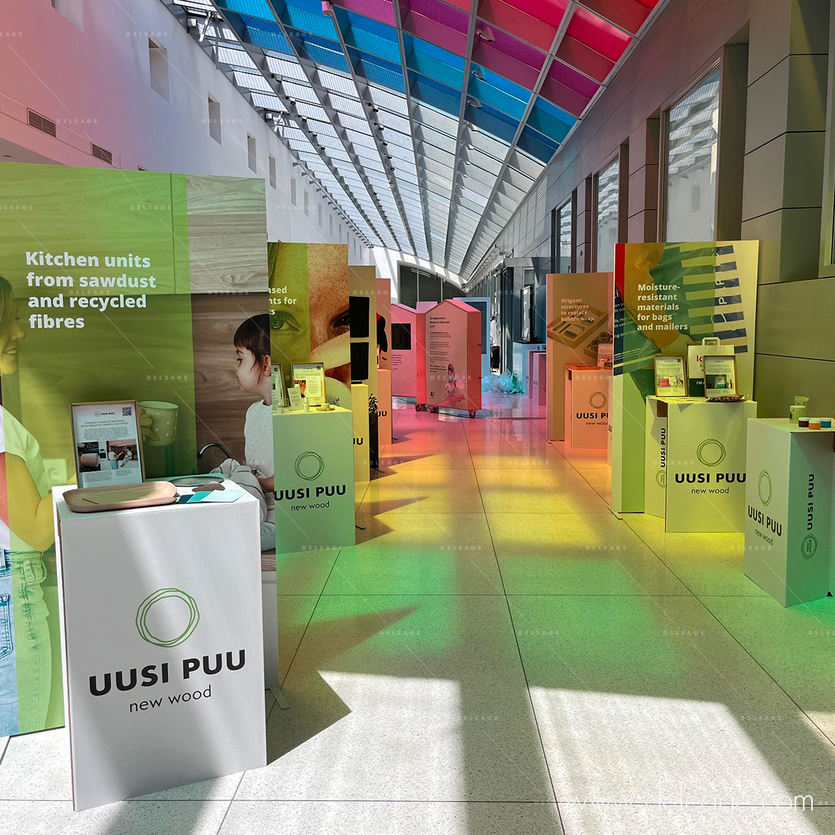 5-ocde-ministerielle-2026-parcours-exposition-finlande-deleage.jpg Parcours d'exposition habillé par DELEAGE mettant en valeur l'innovation finlandaise, Ministérielle 2026 de l'OCDE